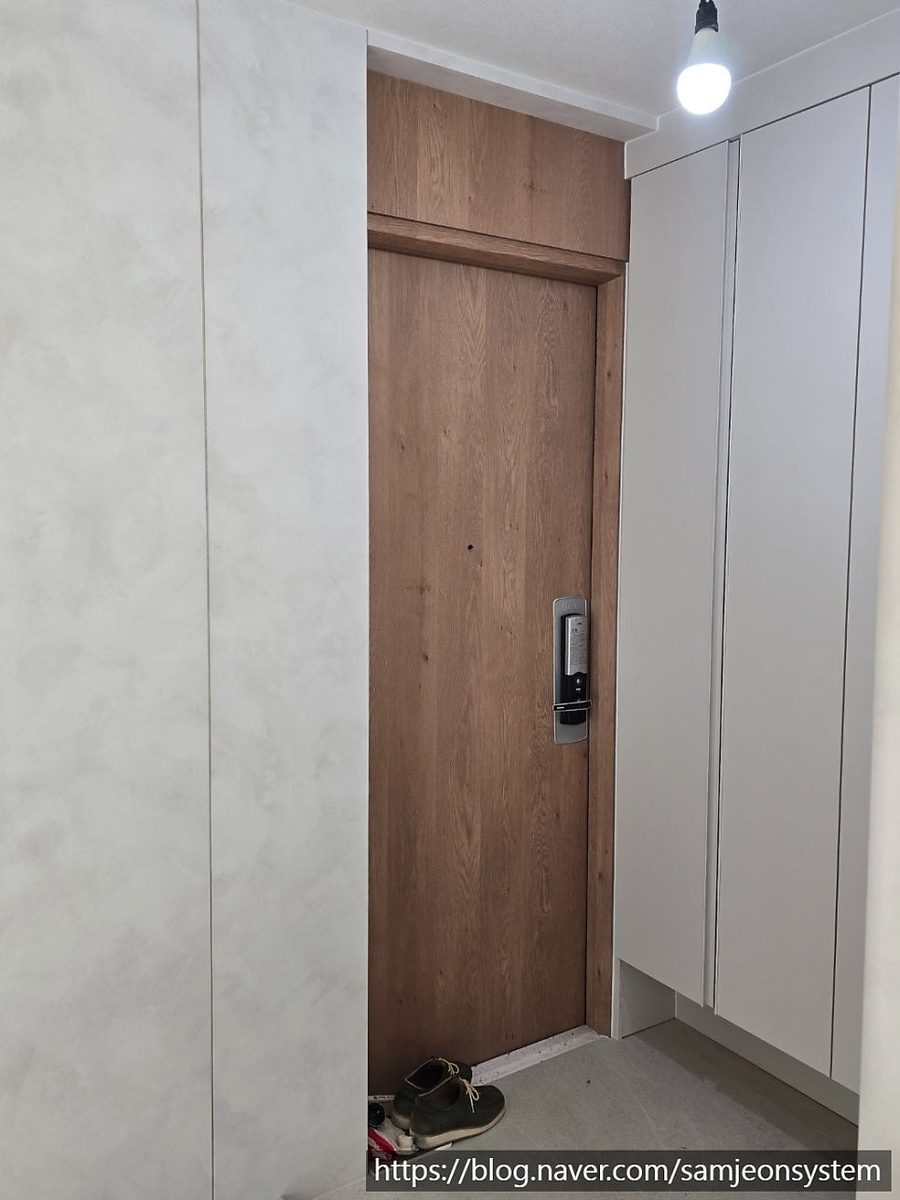 압구정 미성 1차 — 현관